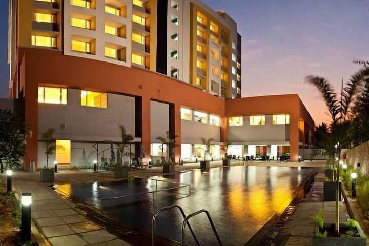 Hotel with Pool