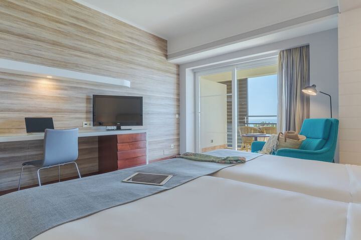 Room 18 of 95