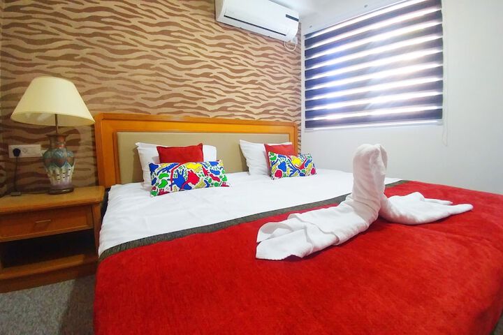 Room 8 of 80