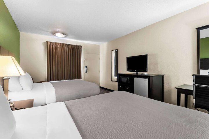 1 Queen Bed (14 of 15)