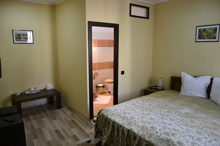Room 34 of 59