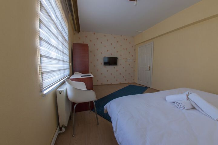 Room 9 of 25