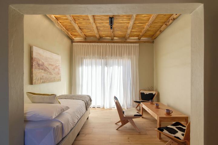 Room 6 of 38