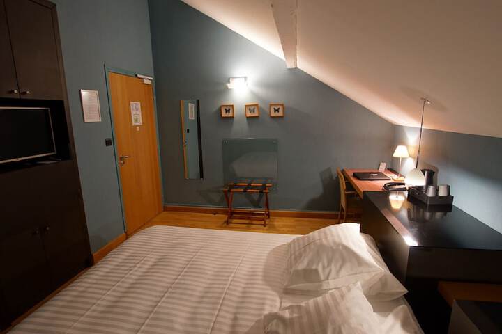 Room 81 of 103