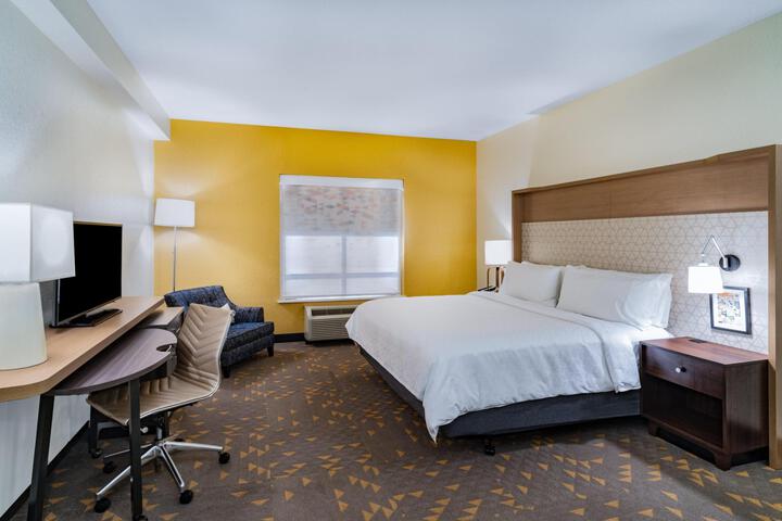 1 King Bed (19 of 45)