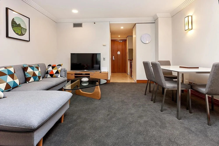 Room 4 of 10