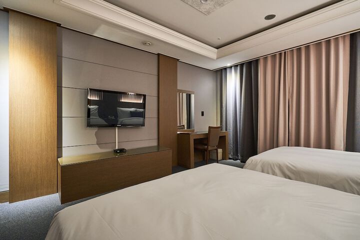 Room 7 of 51