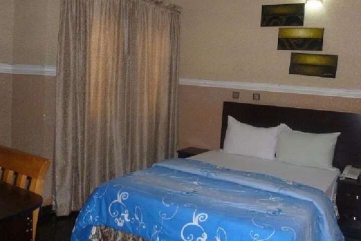 Room 2 of 20