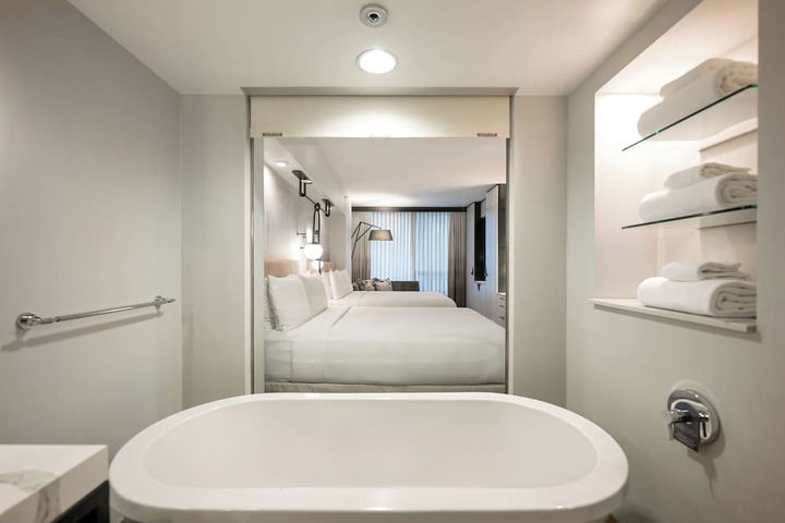 Room 70 of 170