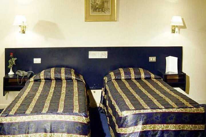 Room 9 of 16