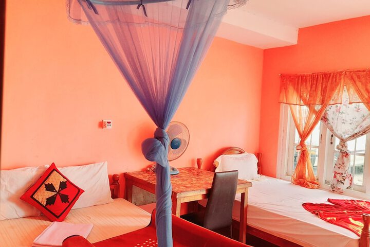 Room 11 of 25