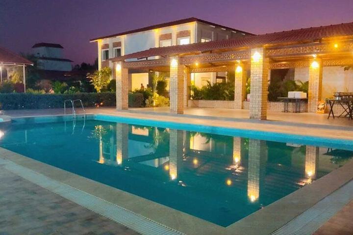 Pool 13 of 27