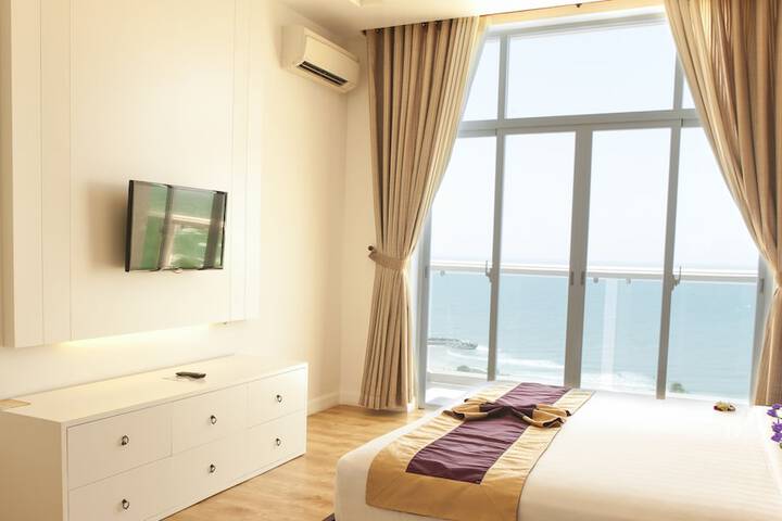 Room 4 of 70