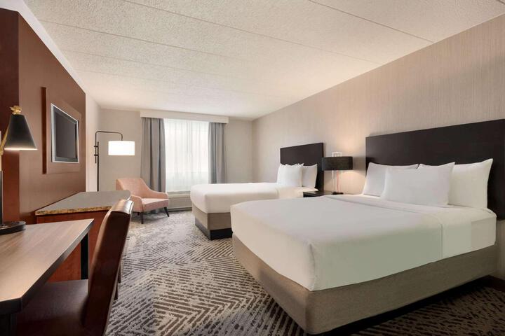 2 Double Beds (3 of 7)