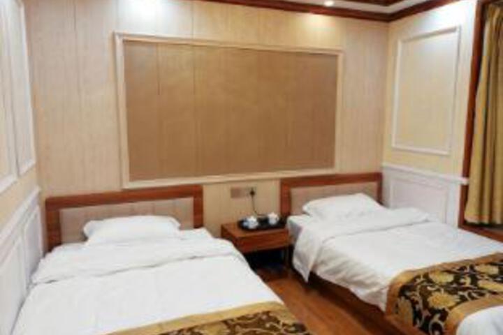 Room 6 of 6