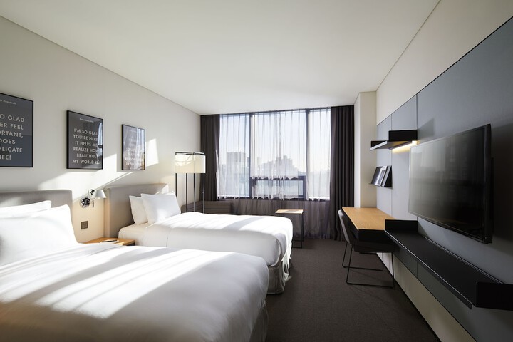 Room 9 of 30