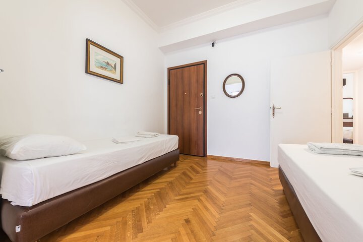 Room 6 of 20