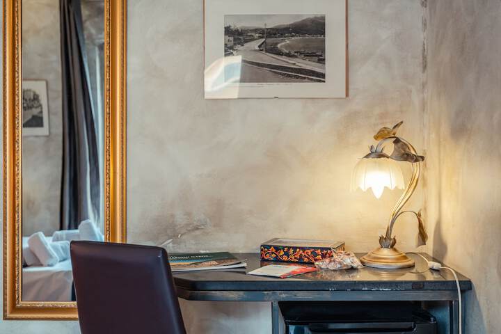Room 26 of 76