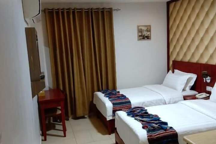 Room 9 of 14