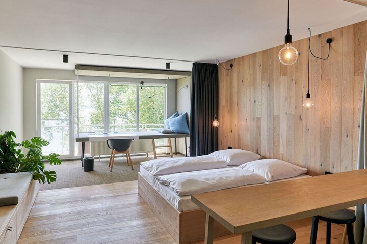 Room 32 of 107