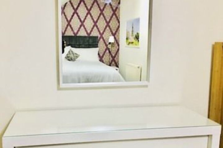 Room 7 of 13