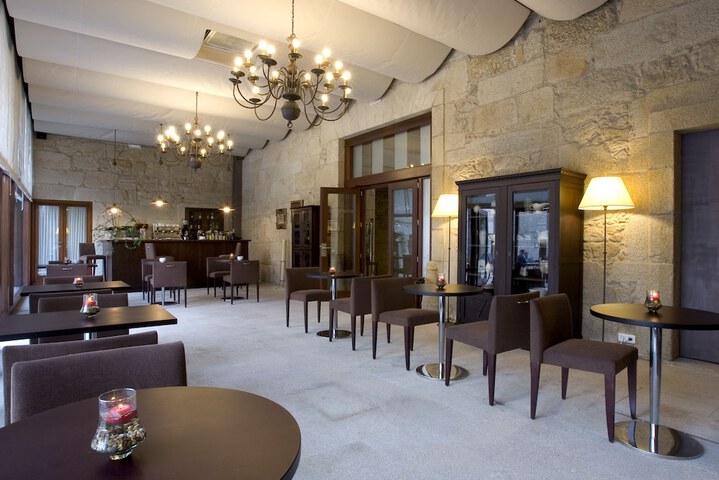 Lounge 15 of 24