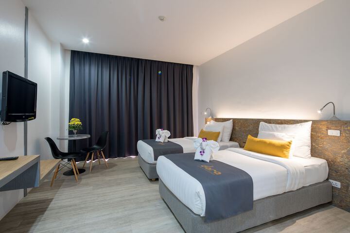 Room 12 of 90