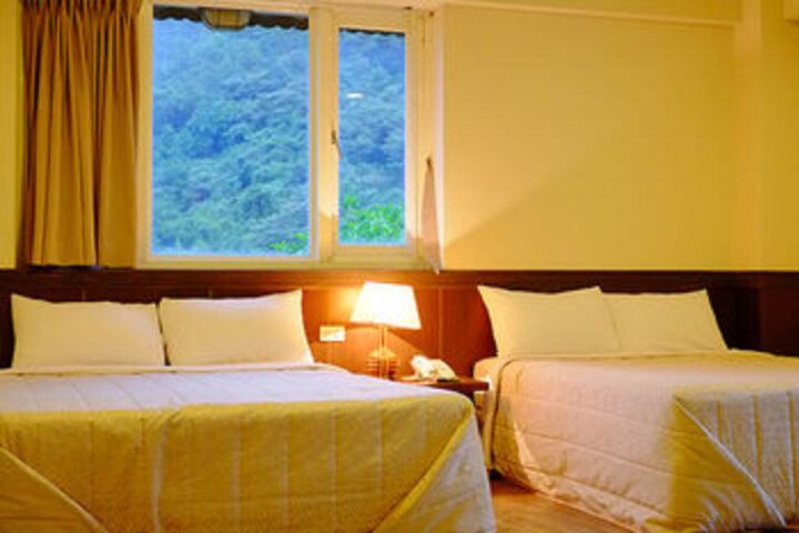 Room 4 of 17
