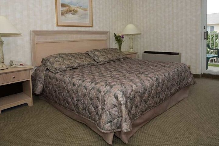 1 King Bed Accessible (3 of 4)