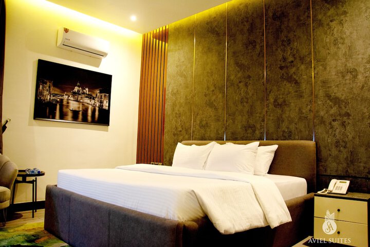 Room 16 of 24