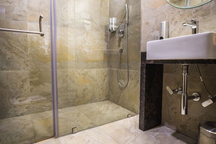 Room 15 of 28