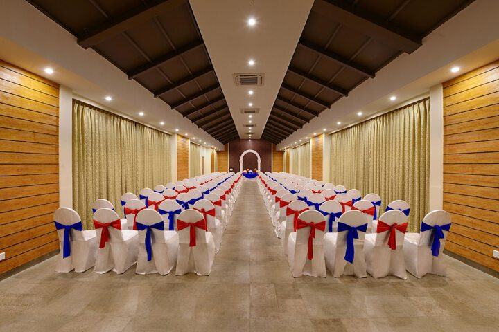 Ballroom/Hall 32 of 34