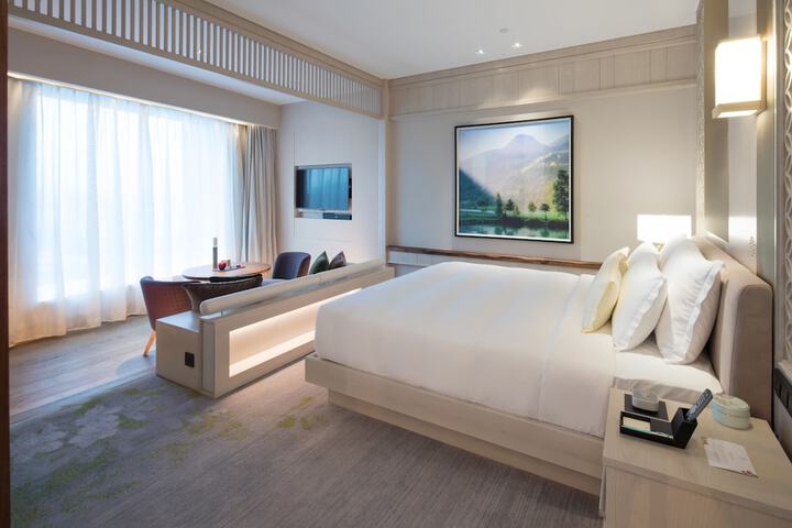 Room 5 of 110