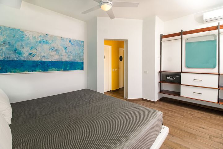Room 18 of 132