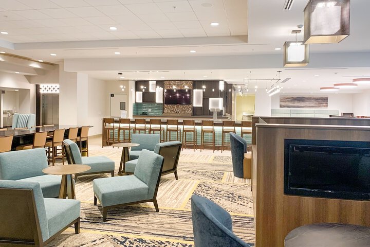 Lobby lounge