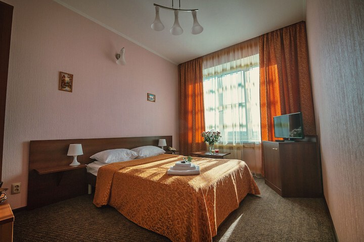 Room 6 of 28
