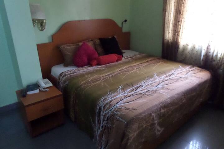 Room 7 of 33