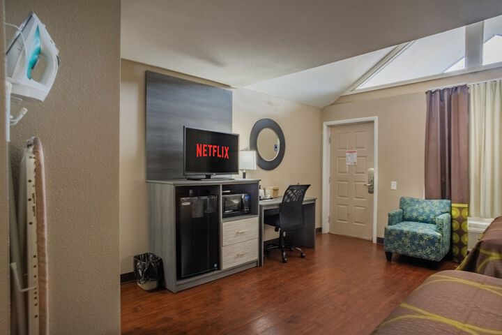 2 Queen Beds Oversized Room (10 of 15)