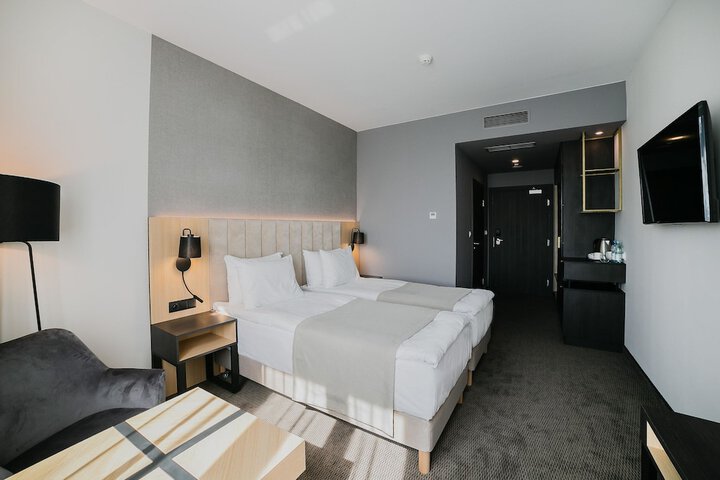 Room 10 of 35
