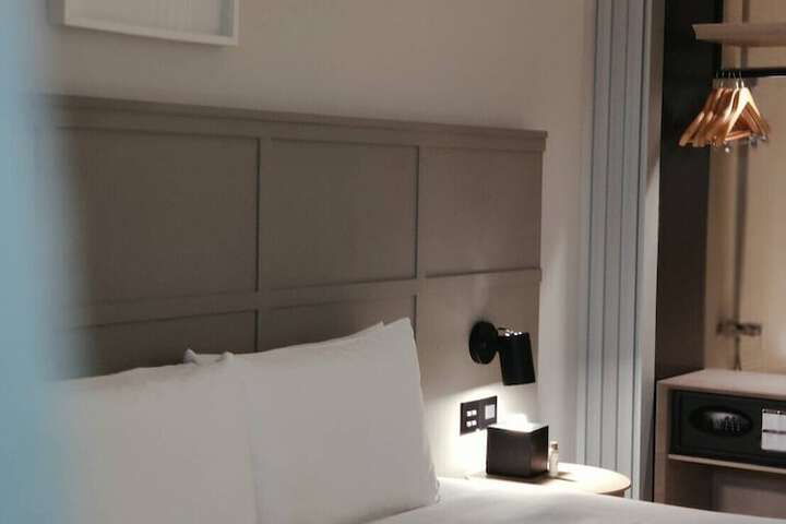 Room 30 of 83