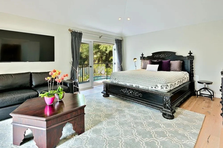 Room 3 of 18