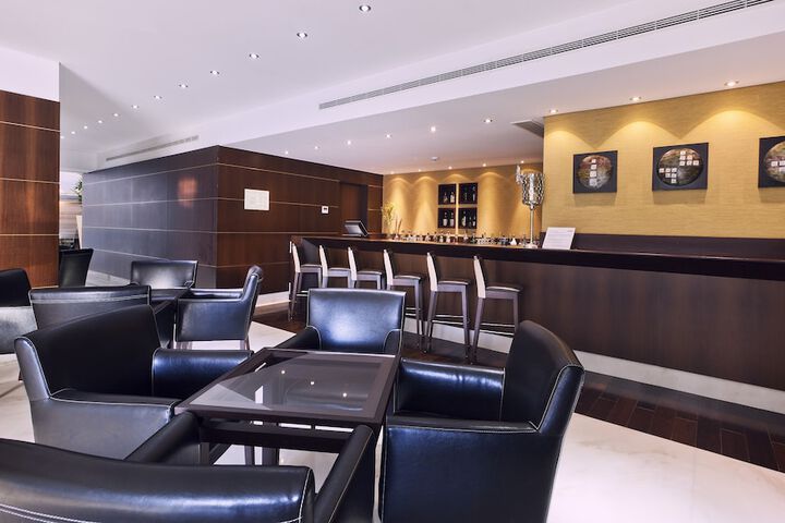 Sports bar