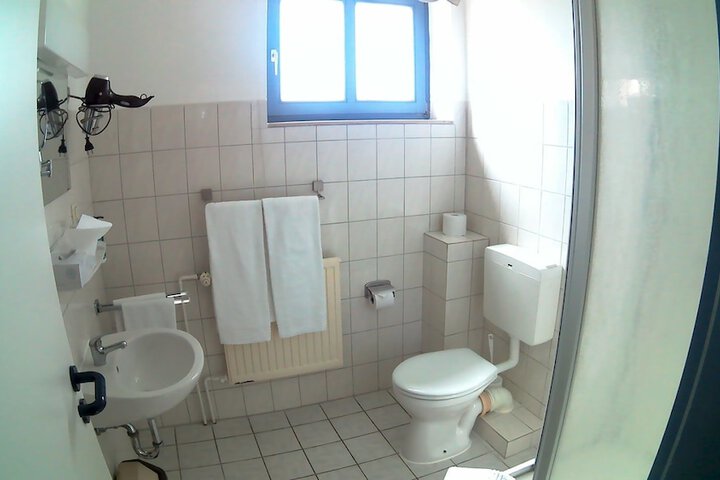 Room 25 of 34