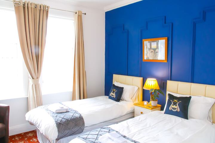 Room 40 of 174