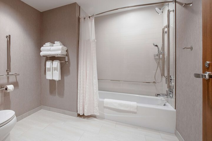 Room 28 of 66