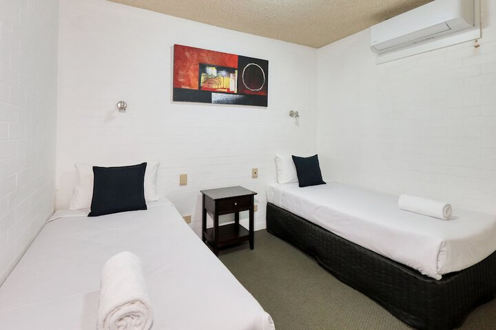 Room 3 of 38