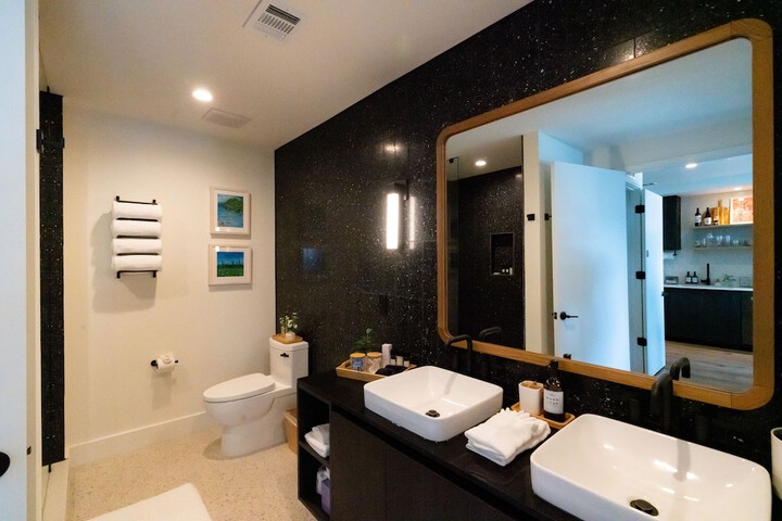 Room 716 of 860