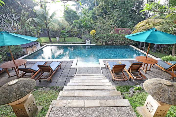 Pool Hotel