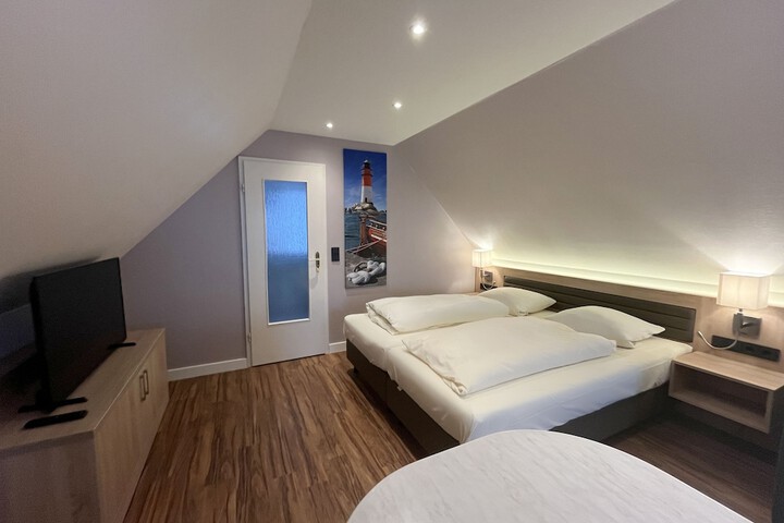 Room 6 of 92