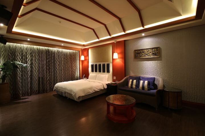 Room 2 of 44